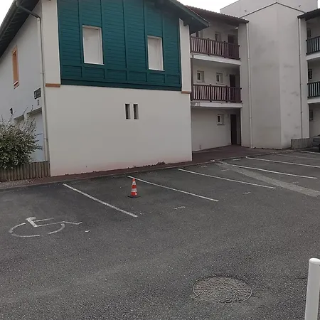 Douillette Avec Parking Prive, Salle De Bains Privee Et Netflix Penzion