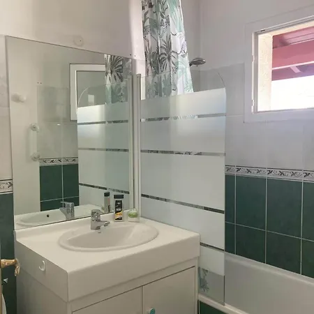 Douillette Avec Parking Prive, Salle De Bains Privee Et Netflix Hendaye