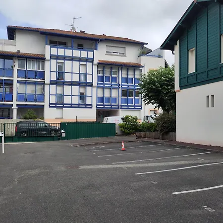 Douillette Avec Parking Prive, Salle De Bains Privee Et Netflix Πανσιόν Hendaye