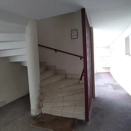 Douillette Avec Parking Prive, Salle De Bains Privee Et Netflix Penzion Hendaye